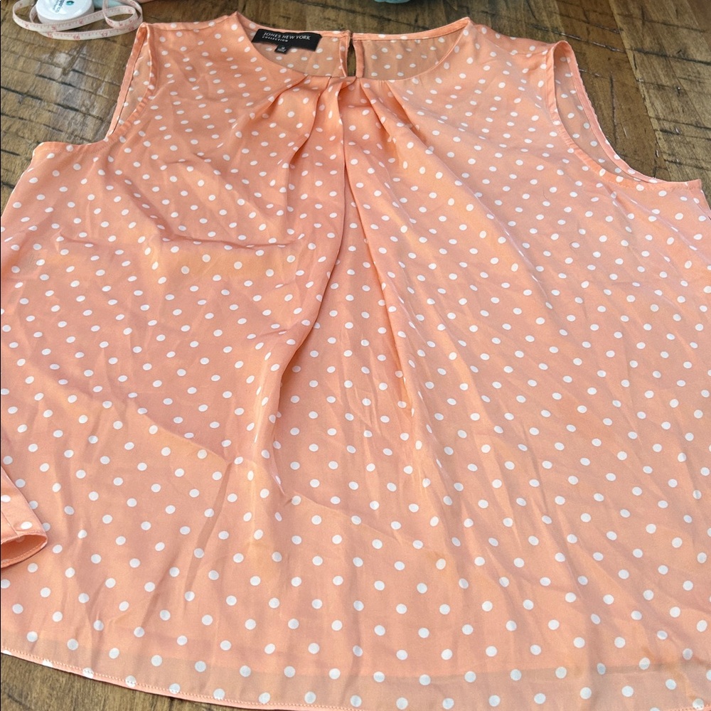 Ladies Jones  New York size 12 sleeveless blouse